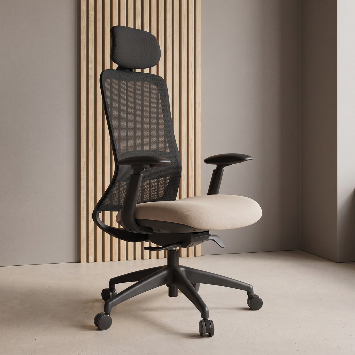 Karrigë ergonomike Bella GHB krem në ambient zyre me panel druri